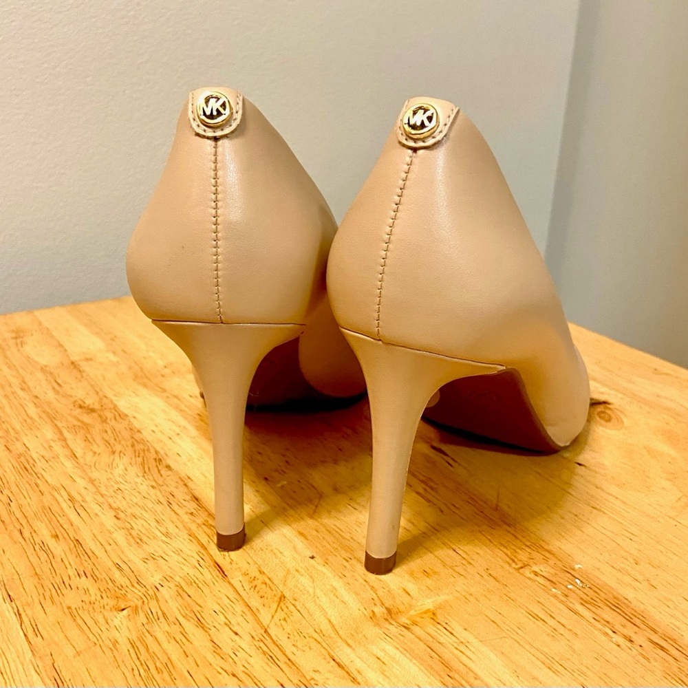Michael Kors Nude Pumps - Size 6.5M - Picture 2 of 4